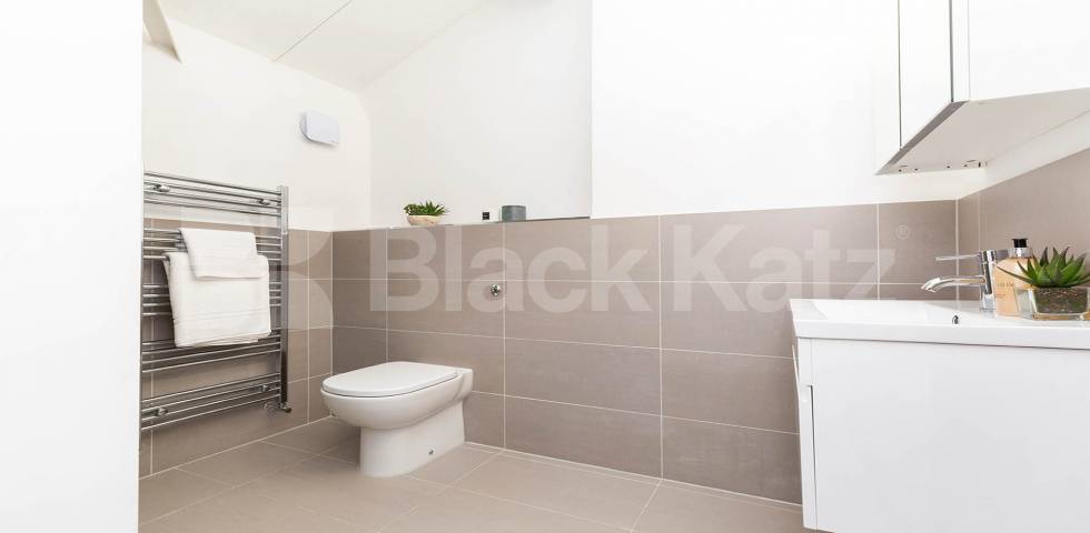 			SPACIOUS WAREHOUSE CONVERSION , 4 Bedroom, 1 bath, 1 reception Flat			 SPRINGFIELD HOUSE LOFTS-TYSSEN STREET , DALSTON-HAGGERSTON-SHOREDITCH